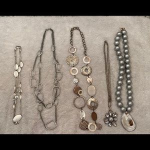 Group of 5 necklaces